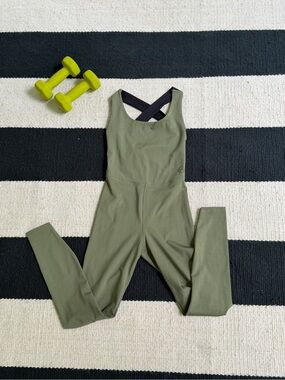 HÉROS Active Olive Green Cross Back Unitard Jumpsuit NWOT